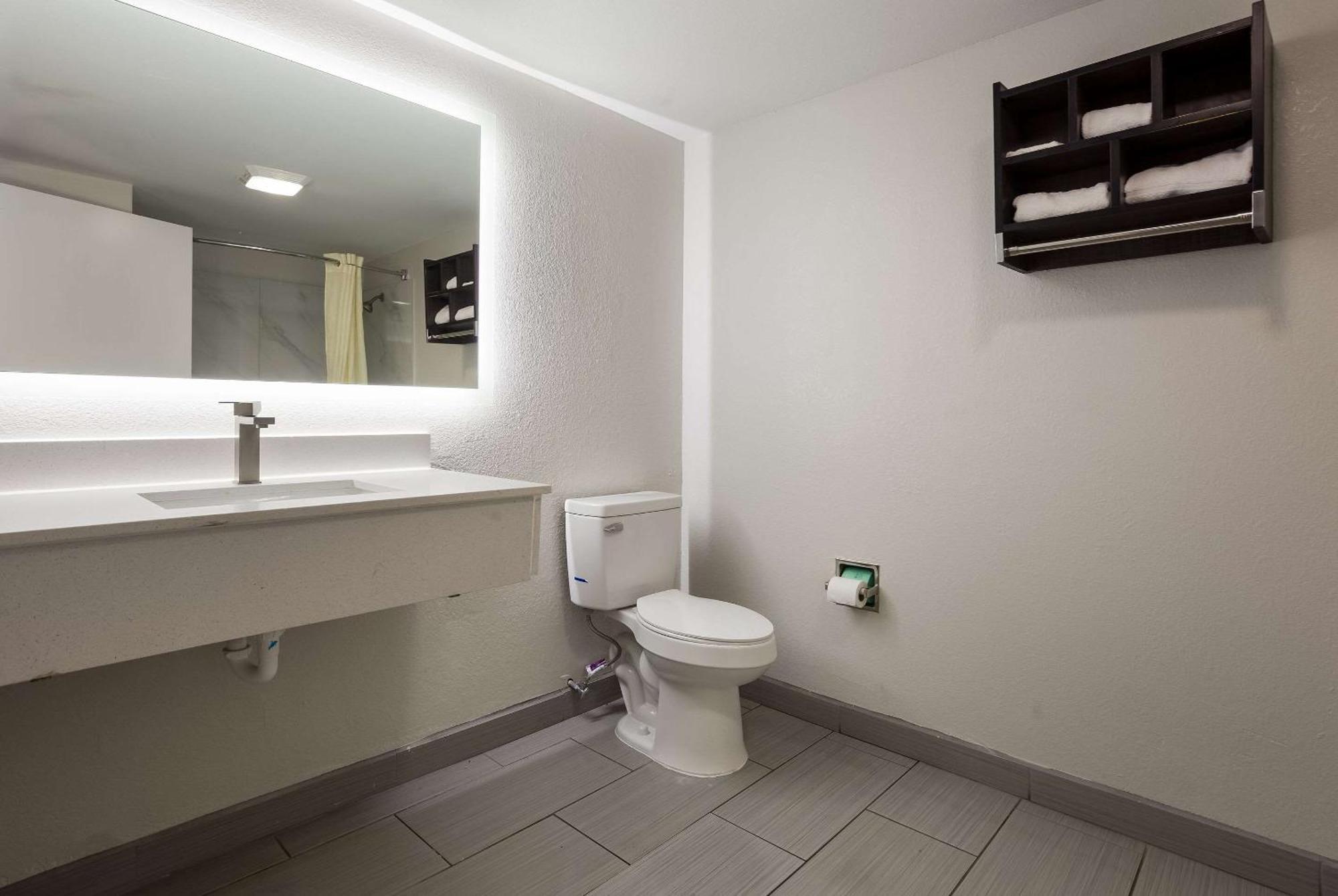 Econo Lodge Mobile Eksteriør bilde